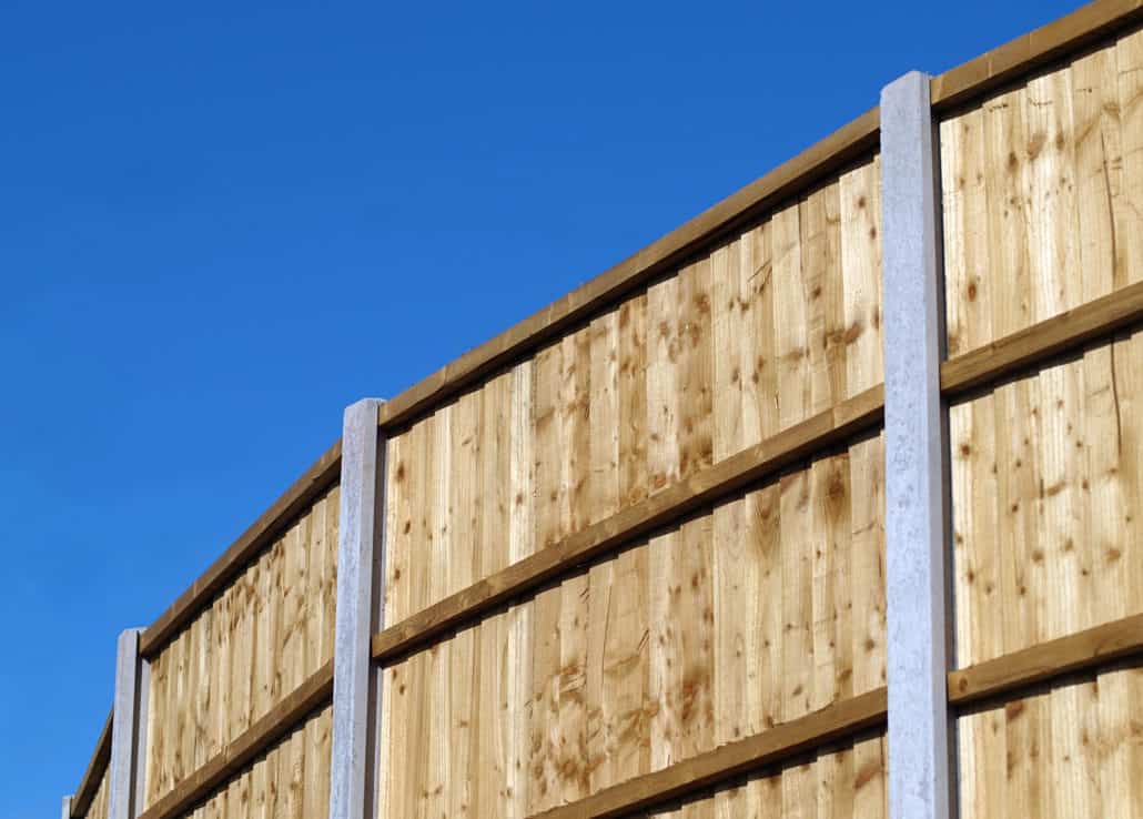 3 Reasons To Use Metal Posts For A Wood Fence